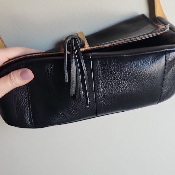 Tommy Bahama Black and Tan Crossbody Bag 100 Percent Leather - Picture 11 of 16